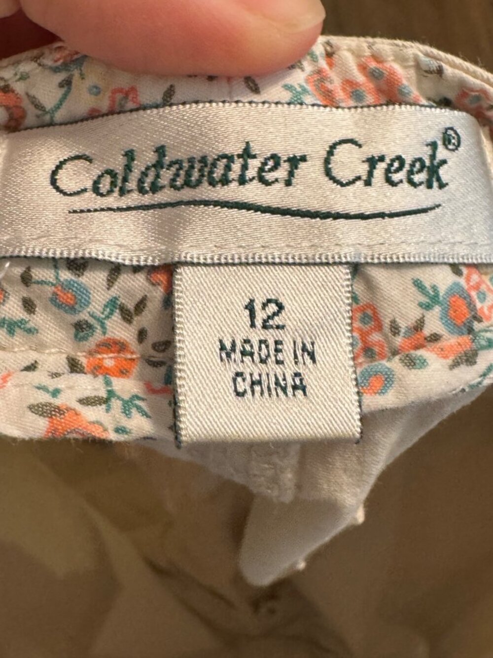 Coldwater Creek Womens Beige Cargo Bermuda Shorts Size 12 Adjustable Cuffs - Picture 4 of 8